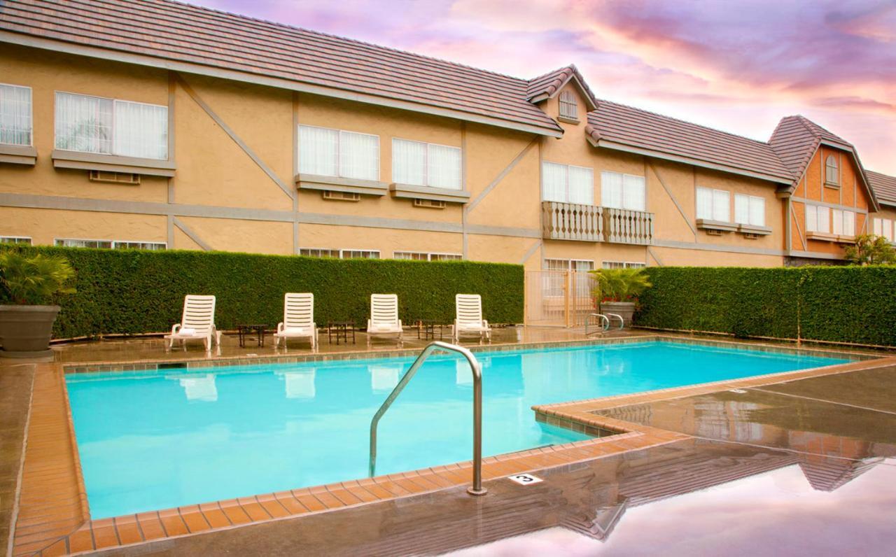 Folk Inn Ontario Airport Dış mekan fotoğraf